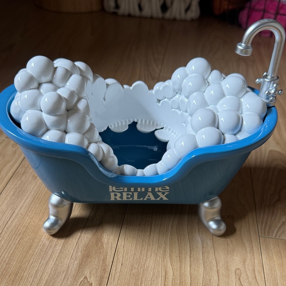 Lemme relax vitamin holder